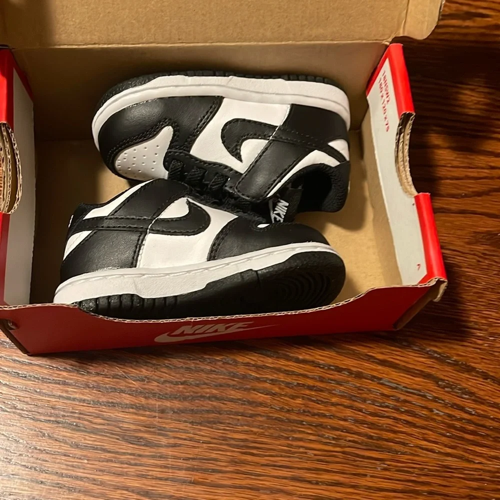 Nike panda dunks - Picture 1 of 4